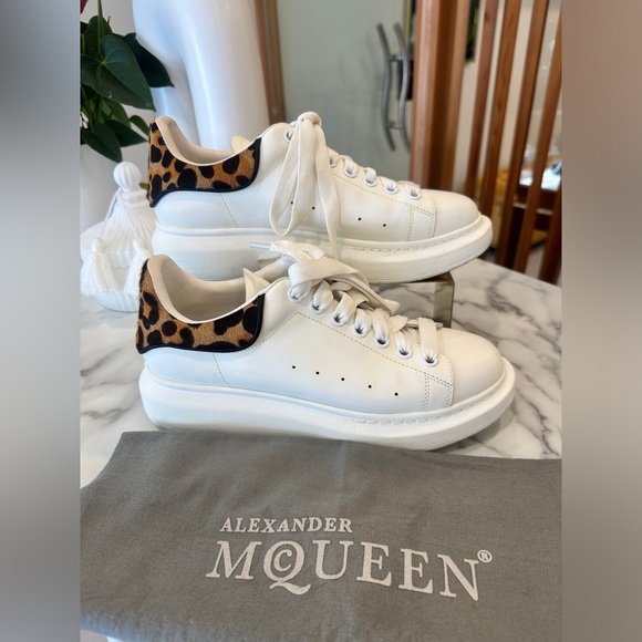 Alexander McQueen Shoes - Authentic Alexandre Mcquen sneakers